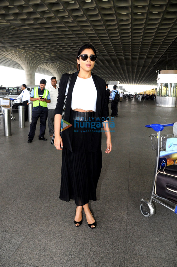 shilpa shetty daisy shah and others snapped at the airport 4