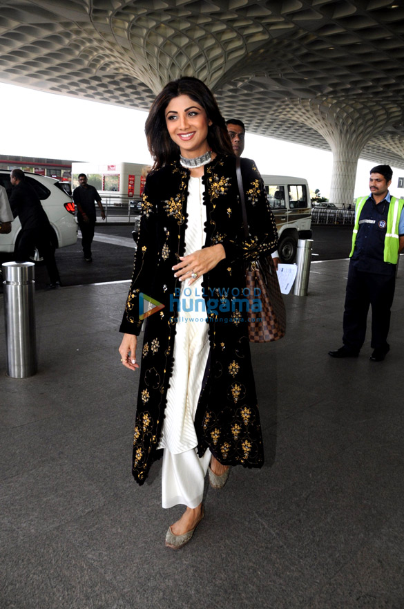 shilpa shetty daisy shah and others snapped at the airport 5
