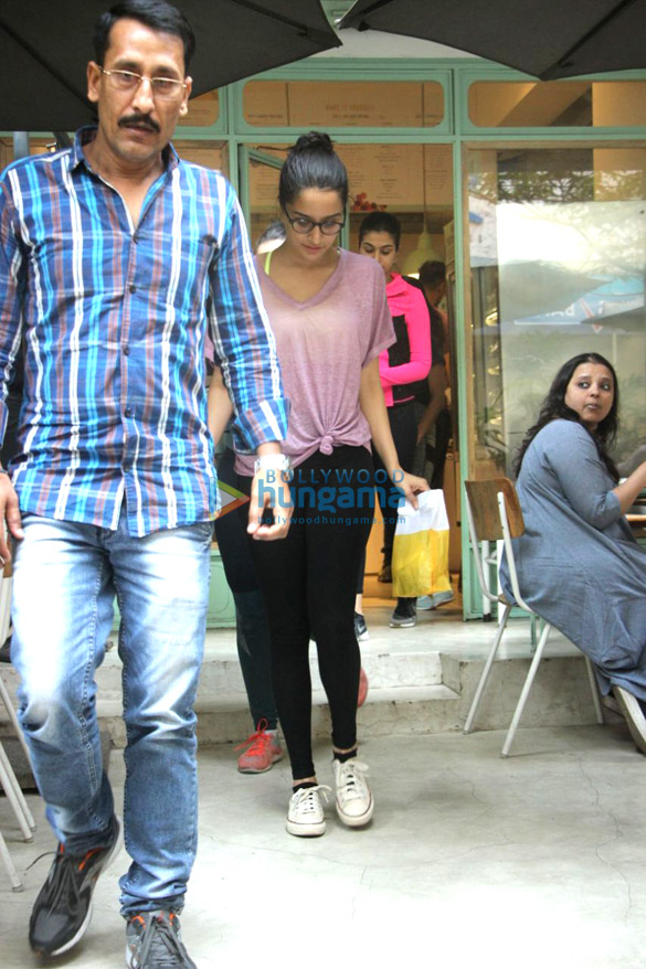 shraddha kapoor spotted at the kitchen garden in bandra 3