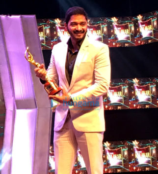 Shreyas Talpade wins the Best Debut Director Award for ‘Poster Boys’ at Kalakar Awards in Kolkata