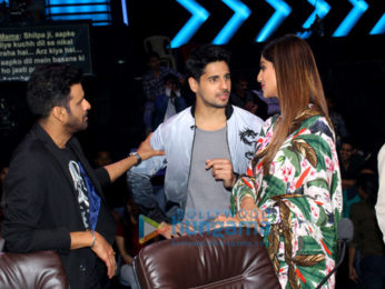 Sidharth Malhotra & Manoj Bajpayee promote 'Aiyaary' on Super Dancer 2