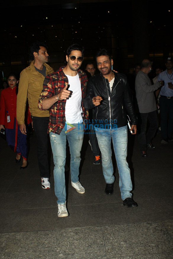 Sidharth Malhotra, Rakul Preet and others snapped at the airport Sidharth Malhotra, Rakul Preet and others snapped at the airport
