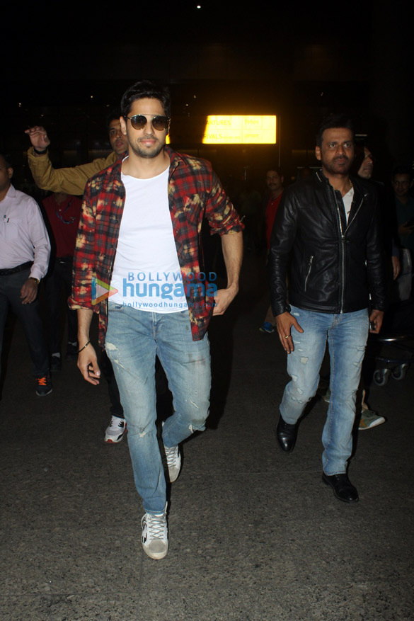 sidharth malhotra rakul preet and others snapped at the airport 3