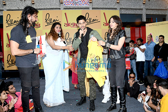sidharth malhotra and rakul preet singh grace the festival of joy 2018 3