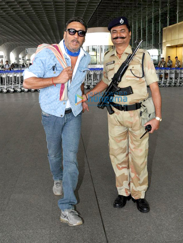soha ali khan jackie shroff and others snapped at the airport 2