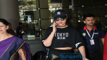 Sonakshi Sinha, Malaika Arora and others snapped at the airport