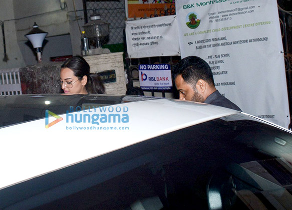 sonakshi sinha spotted at harrys cafe juhu 1