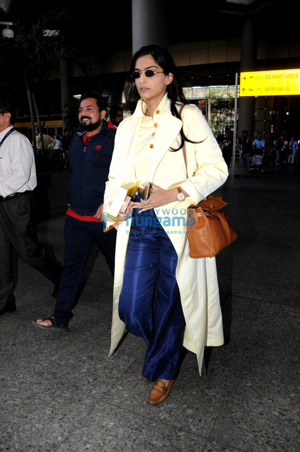sonam kapoor kamal haasan and ileana dcruz snapped at the airport 5