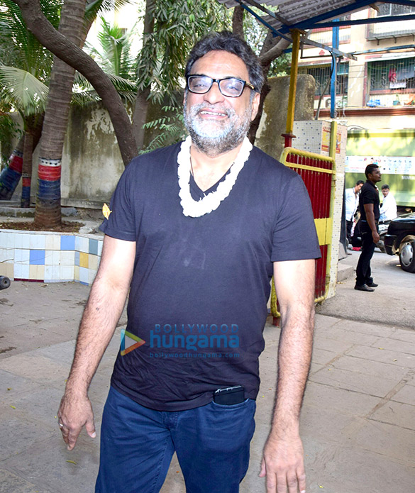 sonam kapoor and r balki snapped promoting their film pad man 7