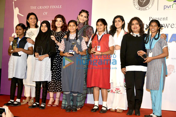 sonam kapoor and twinkle khanna attend the grand finale of shes ambassador 3