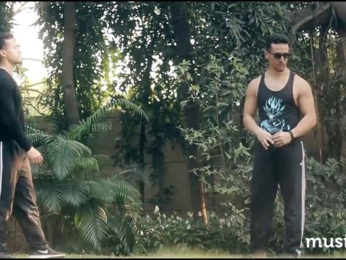 Spotted! Tiger Shroff in a double role and no, he isn’t any doppelganger Spotted! Tiger Shroff in a double role and no, he isn’t any doppelganger