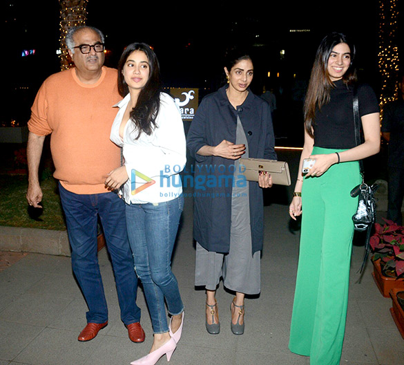 sridevi snapped with family at bkc 1