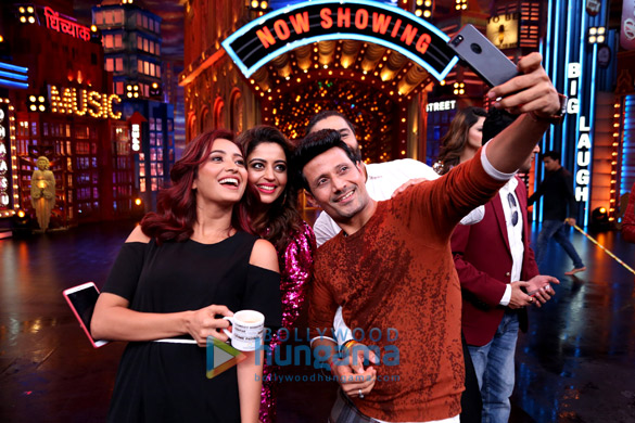 team of bigg boss 11 on the sets of entertainment ki raat 5