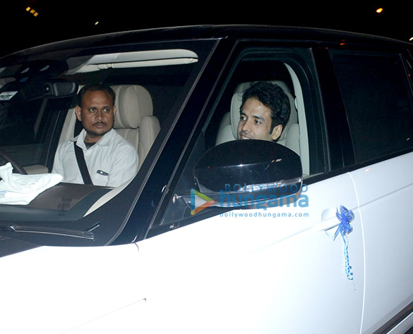 tusshar kapoor snapped with his new car 4