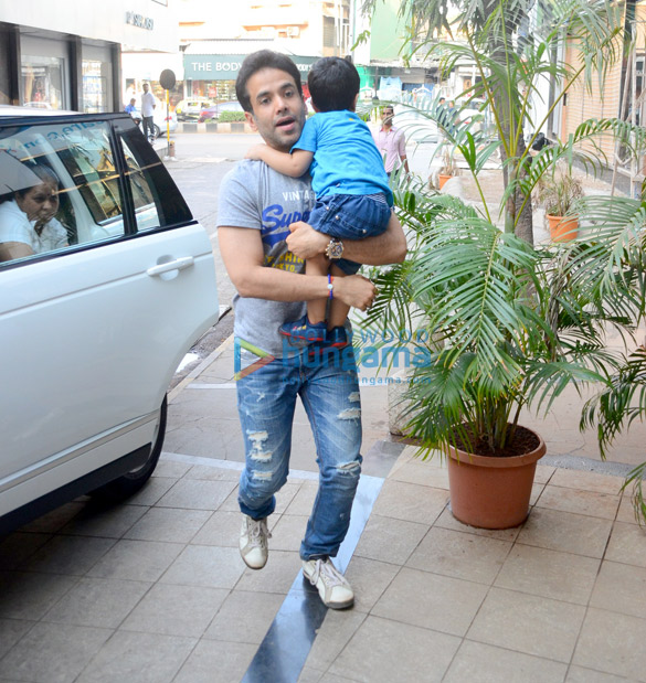 tusshar kapoor snapped with his son laksshya kapoor in mumbai 3