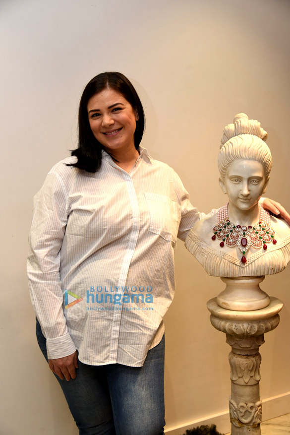 urvashi sharma at ghanasingh be true for bina azizs art meets jewellery event 6