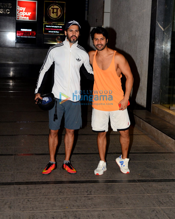 varun dhawan aayush sharma and dino morea snapped at the gym 5
