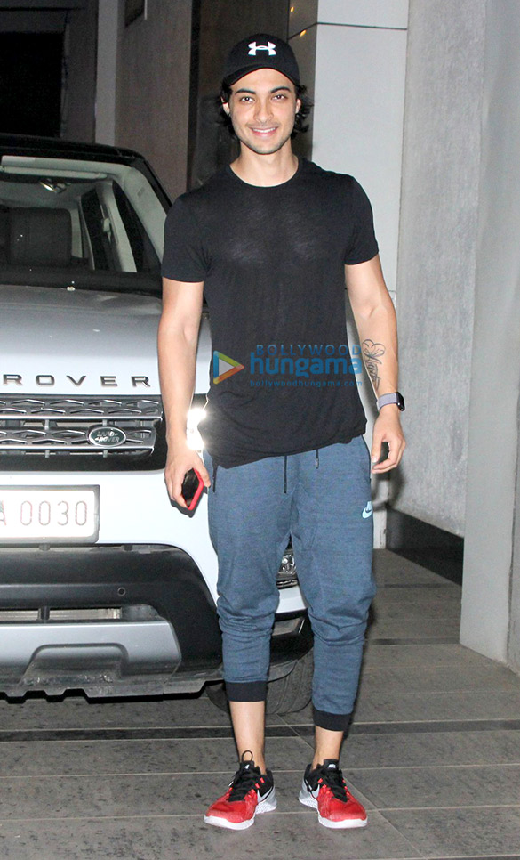 varun dhawan and aayush sharma spotted outside the gym 2