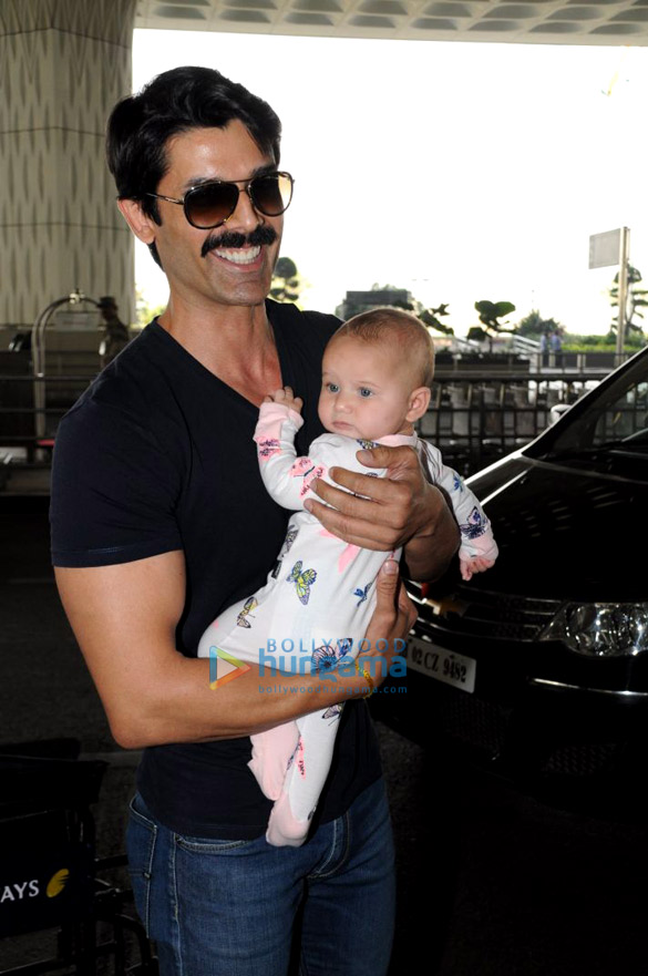 varun dhawan and amit gaur snapped at the airport 2