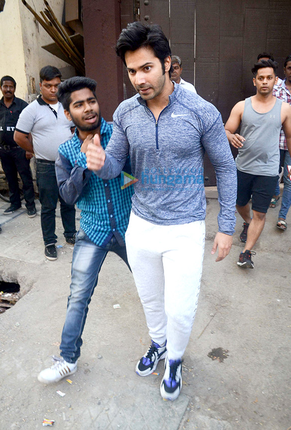 varun dhawan spotted at gym in juhu 4