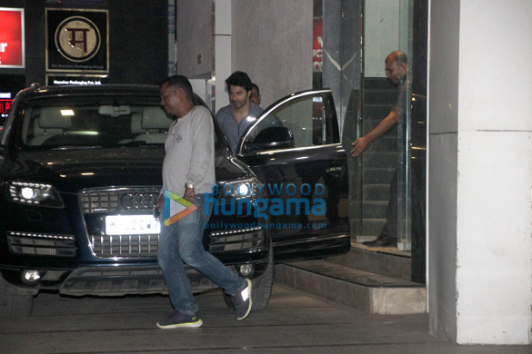 varun dhawan spotted at the gym 5 3