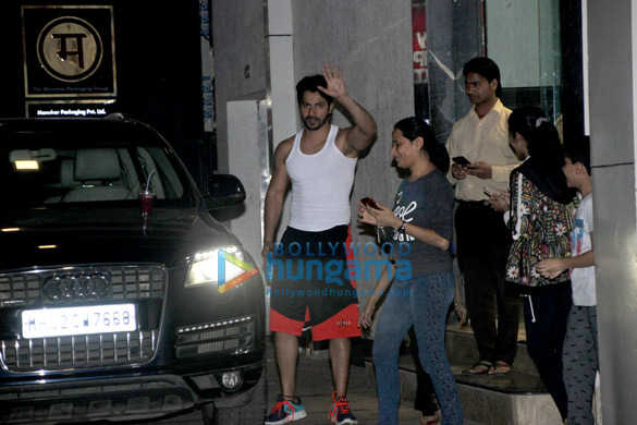 varun dhawan spotted at the gym 5