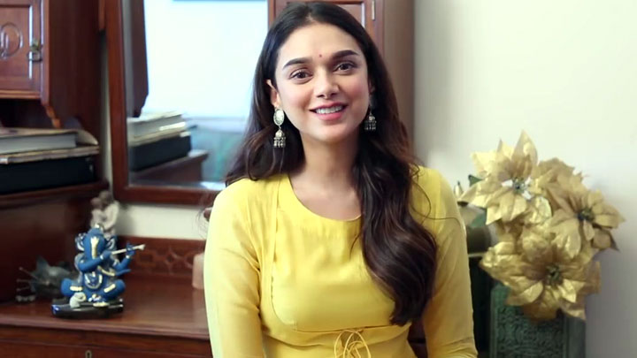 Aditi Rao Hydari Sings A.R Rahman’s ‘Kehna Hi Kya’ In Her SOULFUL Voice Aditi Rao Hydari Sings A.R Rahman’s ‘Kehna Hi Kya’ In Her SOULFUL Voice
