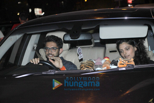 aditya thackeray and saiyami kher spotted at smoke house deli 2