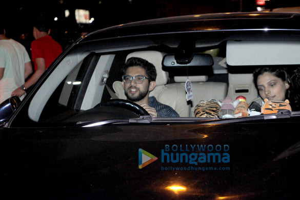 aditya thackeray and saiyami kher spotted at smoke house deli 4