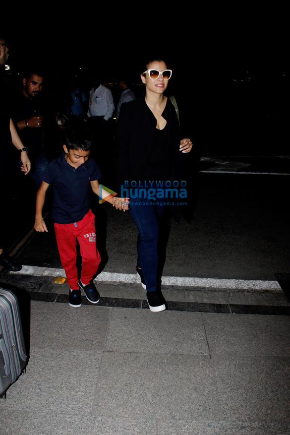 ajay devgn kajol sidharth malhotra sussanne khan and aftab shivdasini snapped at the mumbai airport last night 2