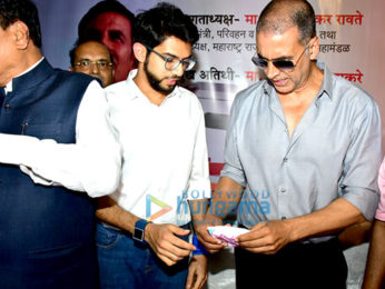 Akshay Kumar and Aditya Thackeray inaugurate the pad vending machine at Mumbai Central