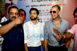 Akshay Kumar and Aditya Thackeray inaugurate the pad vending machine at Mumbai Central