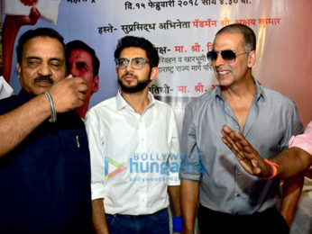 Akshay Kumar and Aditya Thackeray inaugurate the pad vending machine at Mumbai Central