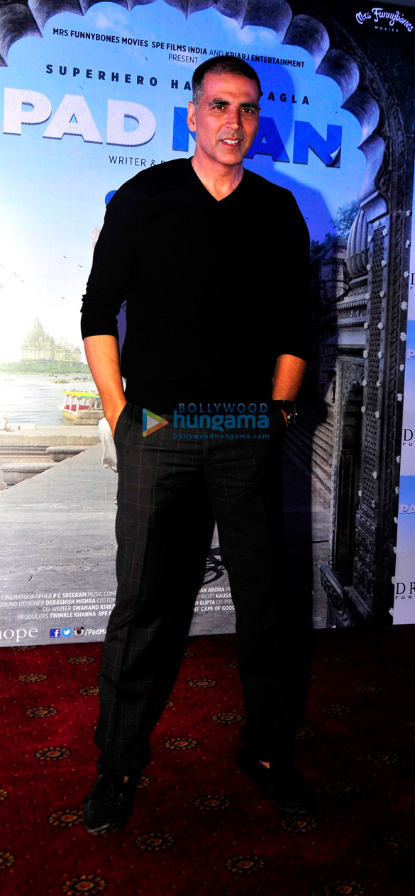 akshay twinkle grace the press conference of pad man in delhi 3