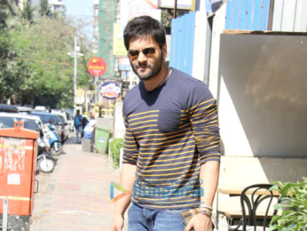 Ali Fazal spotted at Farmer's cafe Bandra