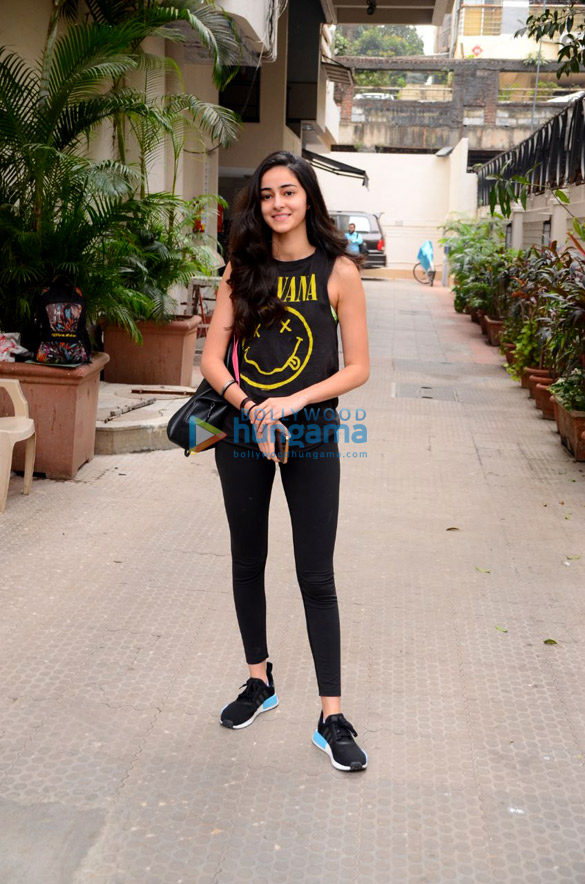 Ananya Panday spotted after salon session in Bandra Ananya Panday spotted after salon session in Bandra
