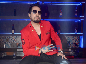 Anupam Kher, Manish Paul, Mika Singh snapped at Baa Baaa Black Sheep promotional song shoot