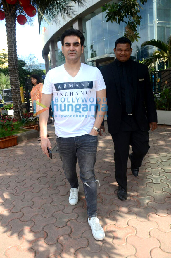 arbaaz khan snapped with friend at bkc 5