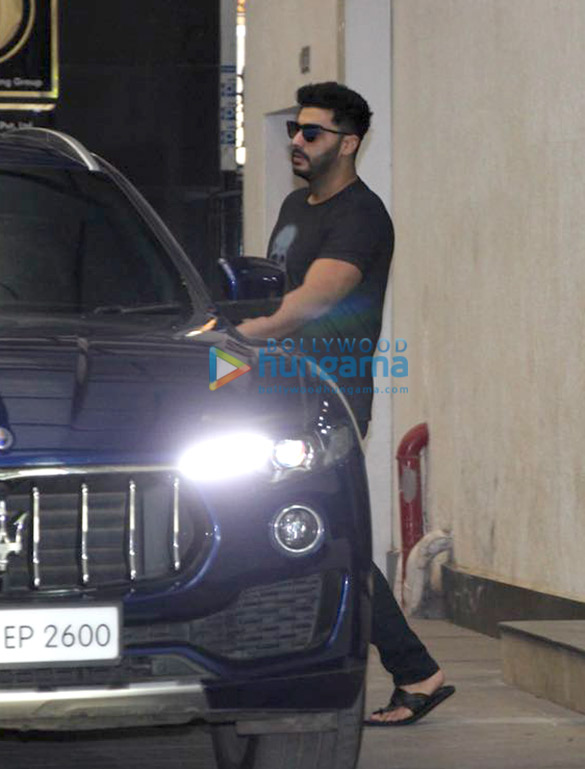 arjun kapoor snapped outside ashutosh gowarikers office 5