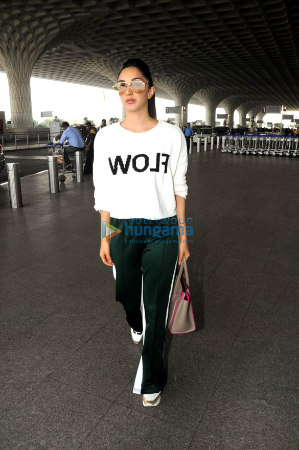 athiya shetty and siyami kher snapped at the airport 9