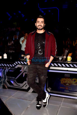 Cast of Sonu Ke Titu Ki Sweety snapped on the sets of Super Dancer 2