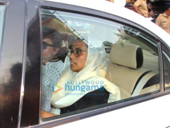 Celebs attend Sridevi's cremation ceremony at Seva Samaj Crematorium and Hindu Cemetery in Vile Parle, Mumbai