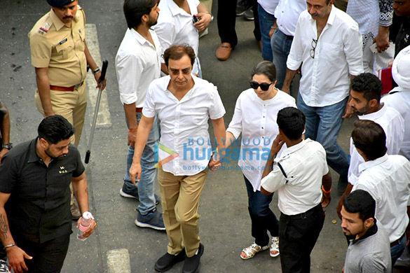 celebs attend sridevis cremation ceremony at seva samaj crematorium and hindu cemetery in vile parle mumbai 009 10