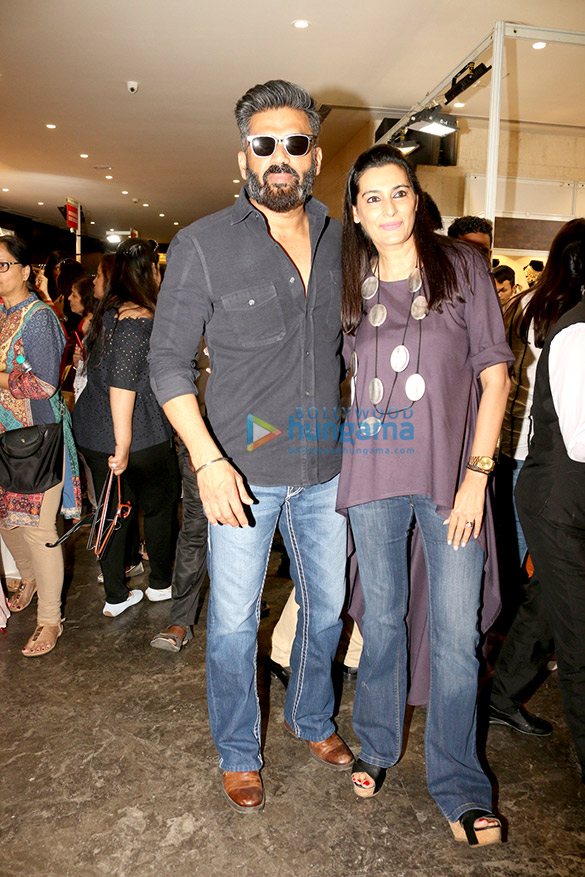 celebs grace mana shettys charity exhibition for save the children india 5