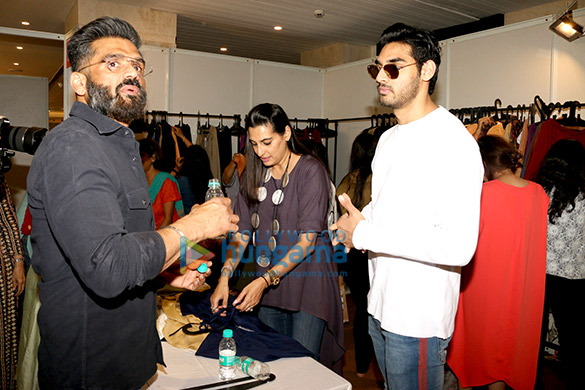 celebs grace mana shettys charity exhibition for save the children india 8