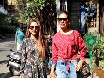 Esha Gupta snapped with her sister at Pali Village Cafe
