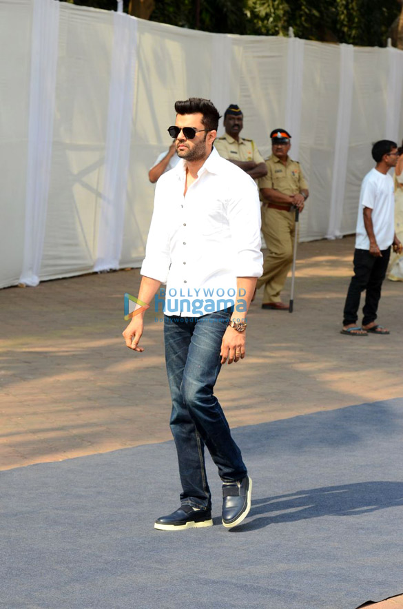 farah khan arbaaz khan mohit marwah snapped arriving to pay their last respects to sridevi 18