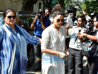 Farhan Akhtar and his mother, Saroj Khan, Ritesh Sidhwani and Farah Khan snapped at Anil Kapoor's house