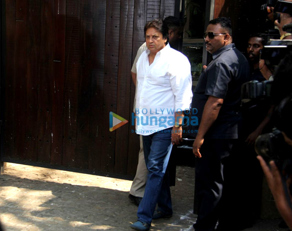 farhan akhtar and his mother saroj khan ritesh sidwani and farah khan snapped at anil kapoors house 6