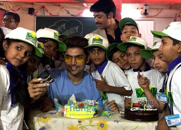 gurmeet choudhary celebrates his birthday with the kids of smile foundation 1